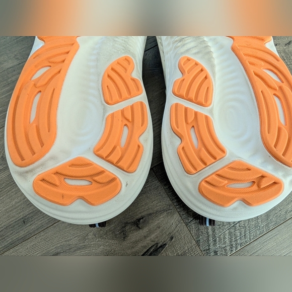 Athletic_Shoes